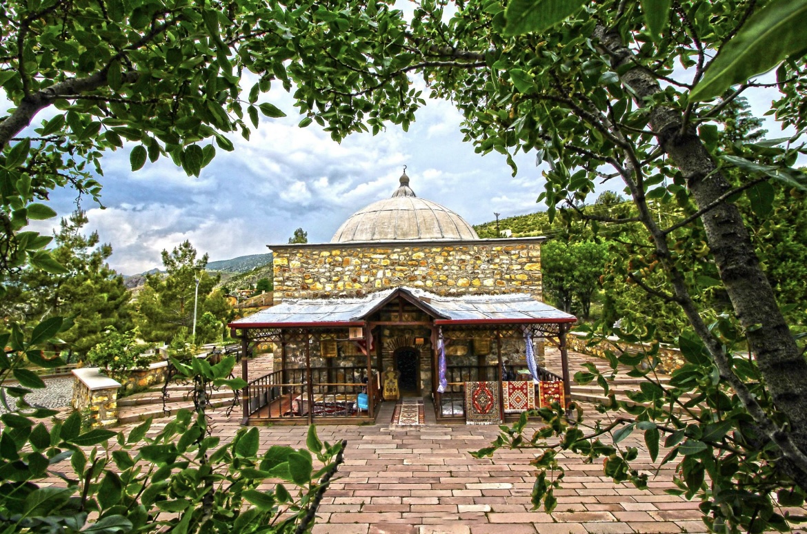 Taptuk Emre Türbesi