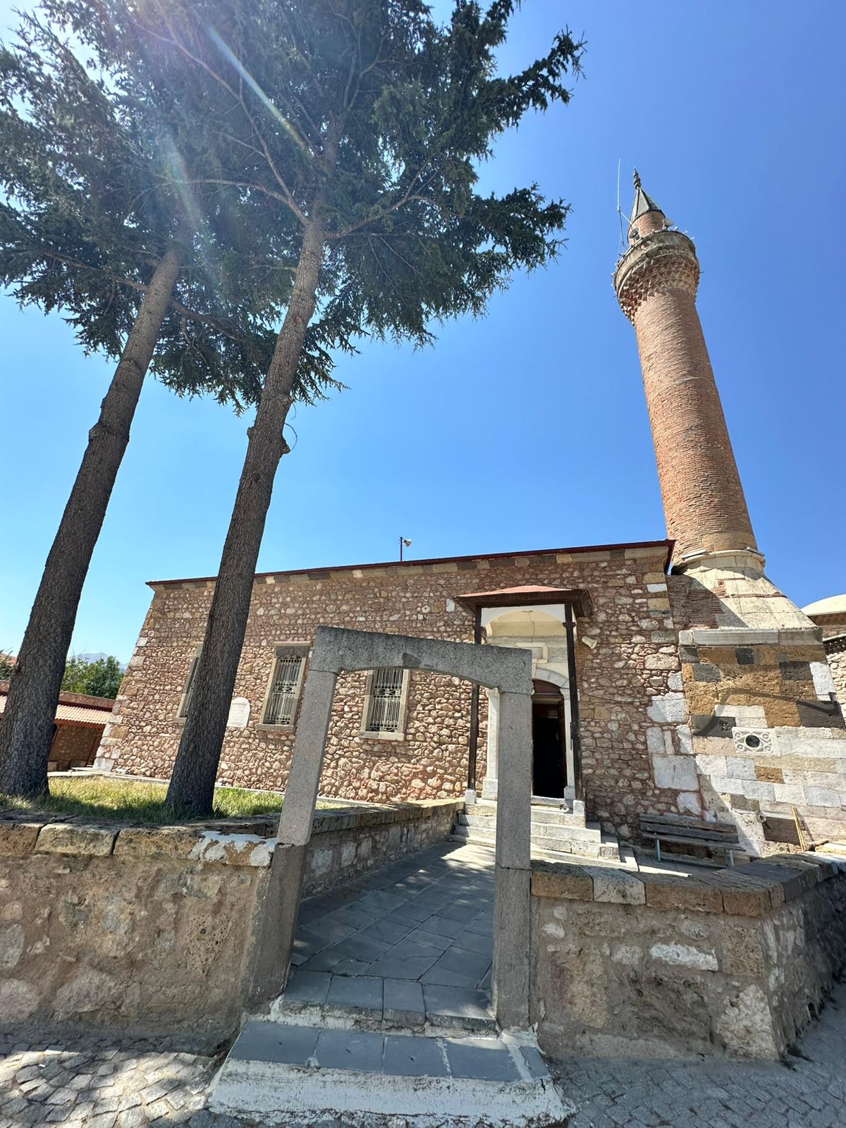 İshaklı Çarşı (Ulu) Cami – Sultandağı