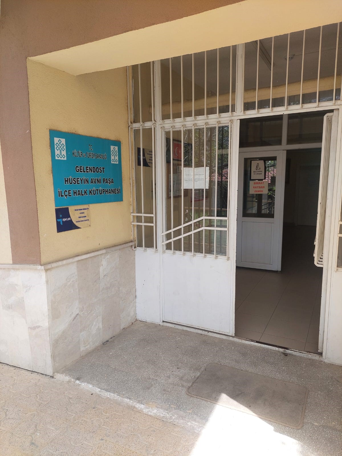 Gelendost H.Avni Paşa İlçe Halk Kütüphanesi