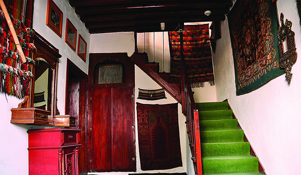 İzzet Koyunoğlu Müzesi ve Kütüphanesi