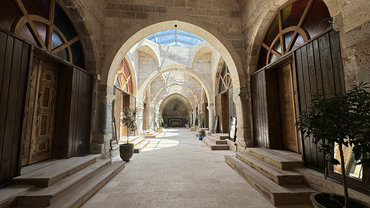 Obruk Hanı ve Gölü