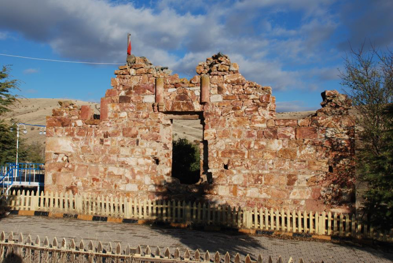 Karıştıran Kilisesi ve Mesire Alanı