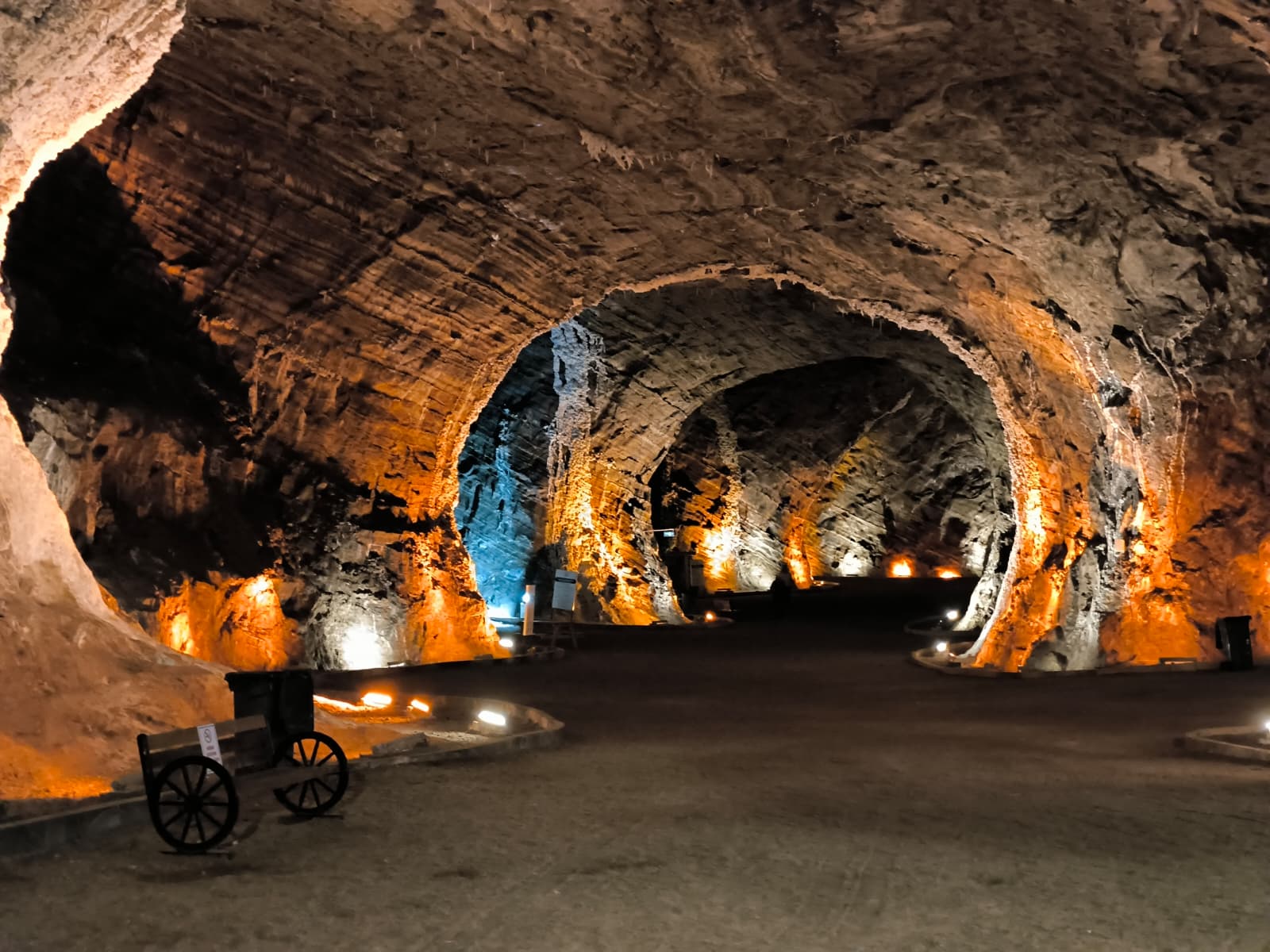 Tuzluca Tuz Mağaraları – Tuz Terapi Merkezi