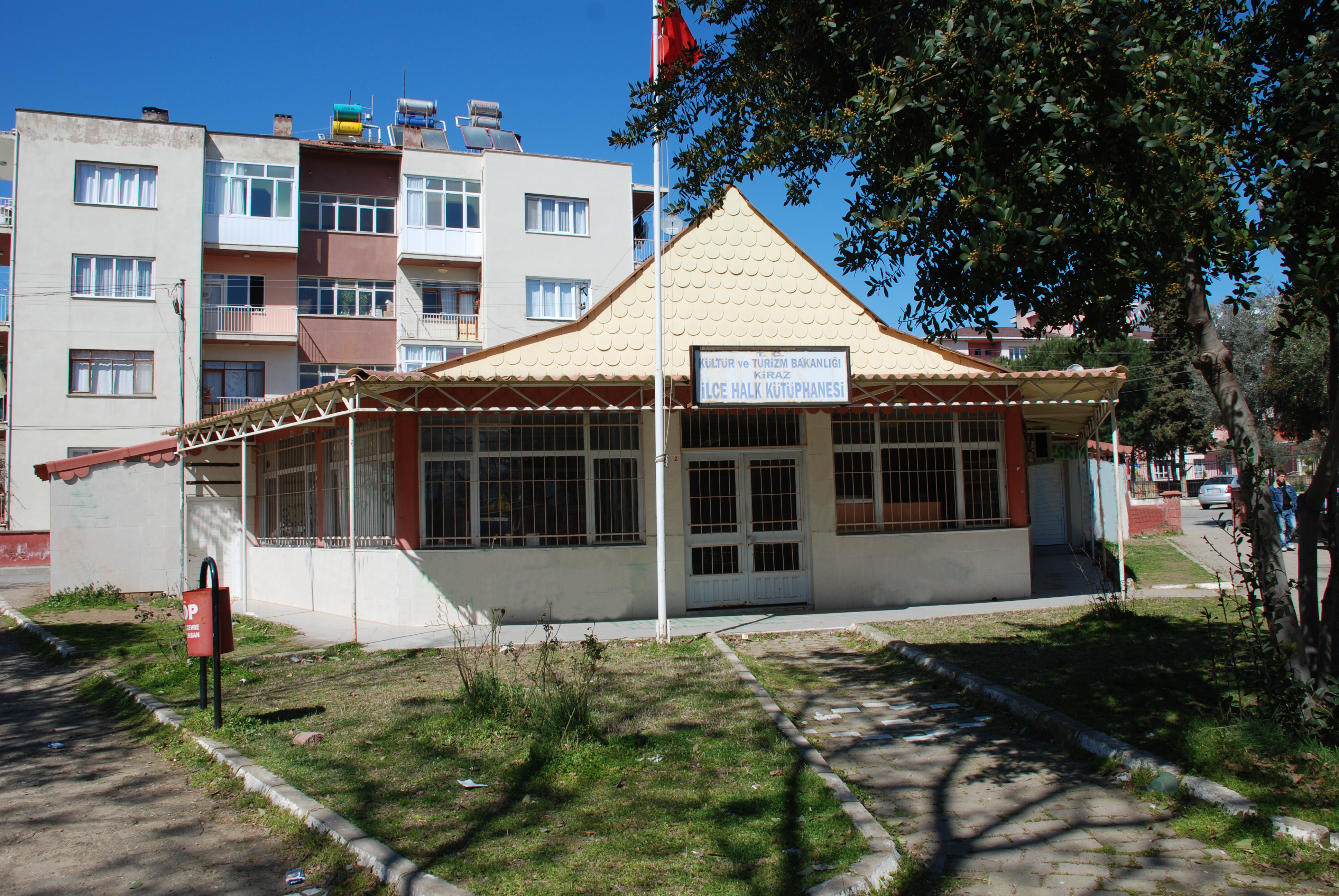 Kiraz İlçe Kütüphanesi