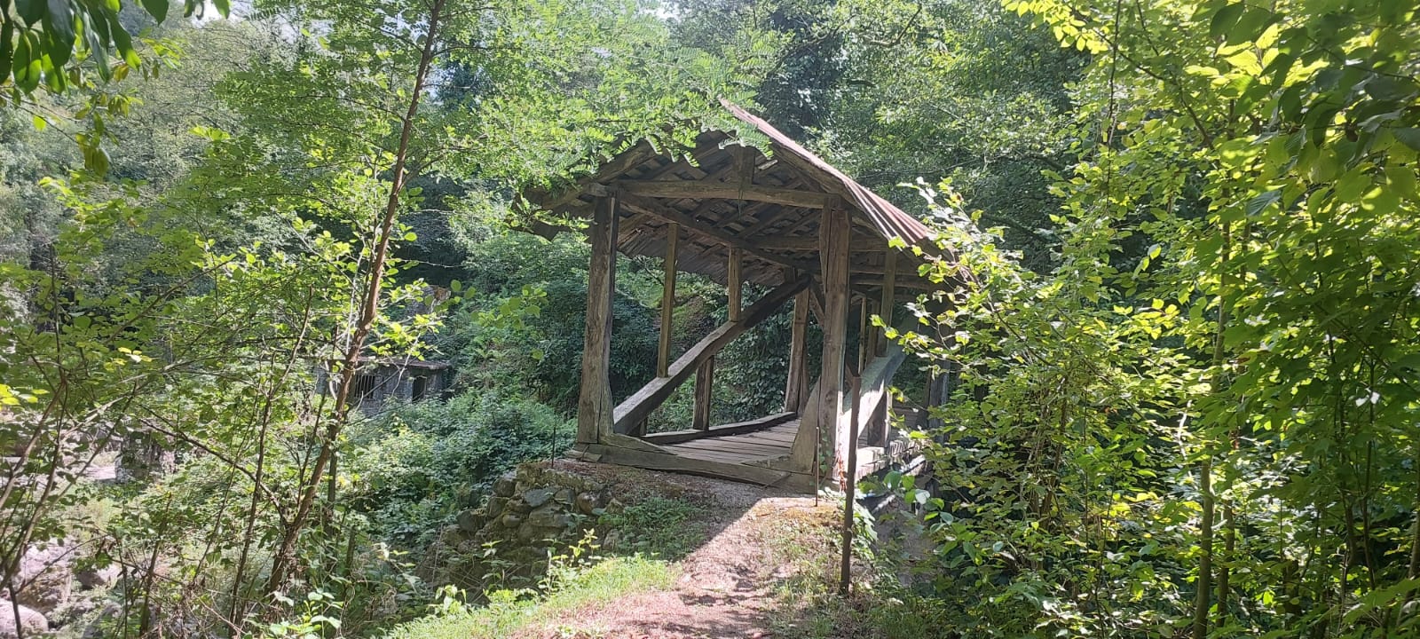 Hacılar Şelalesi Tarihi Köprü ve Değirmeni