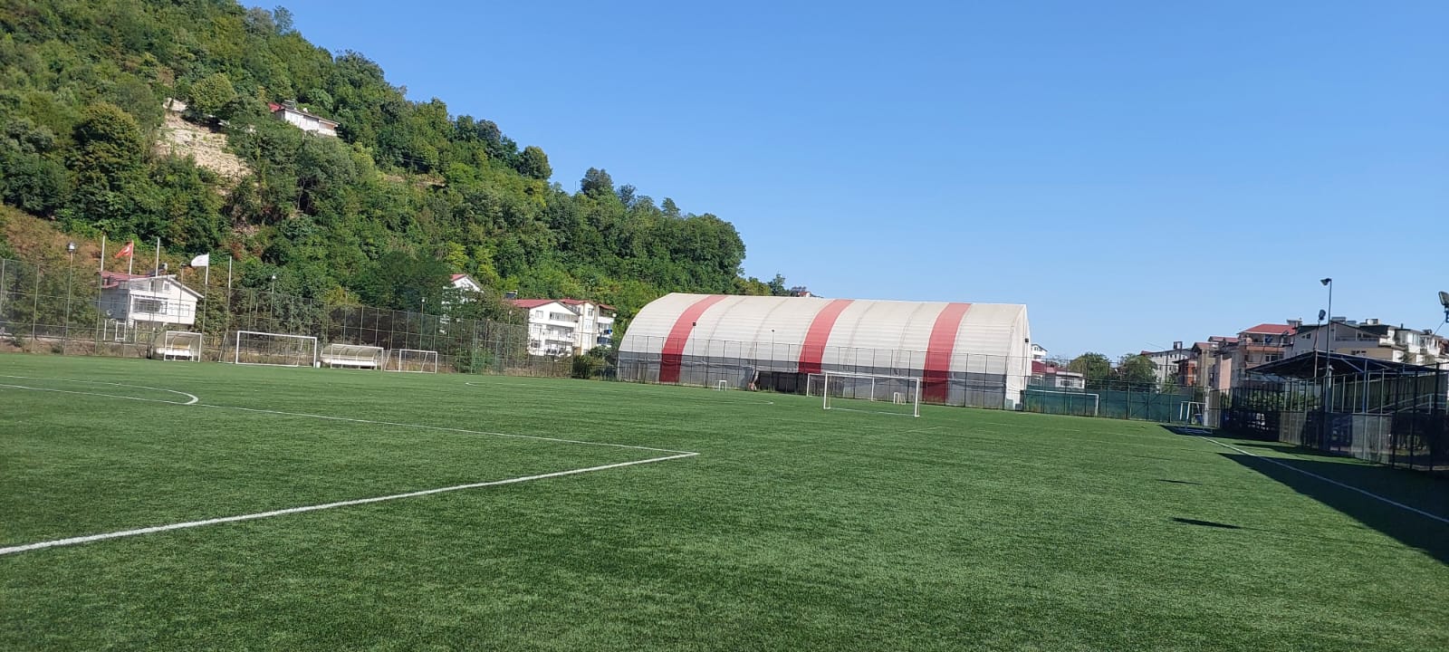 Perşembe Kapalı ve Açık Spor Salonu