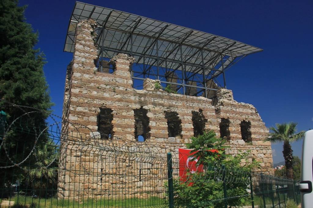 Kız Kulesi ( Laskaris Sarayı)