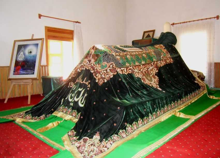 Şems-i Tebrizî Türbesi ve Camisi