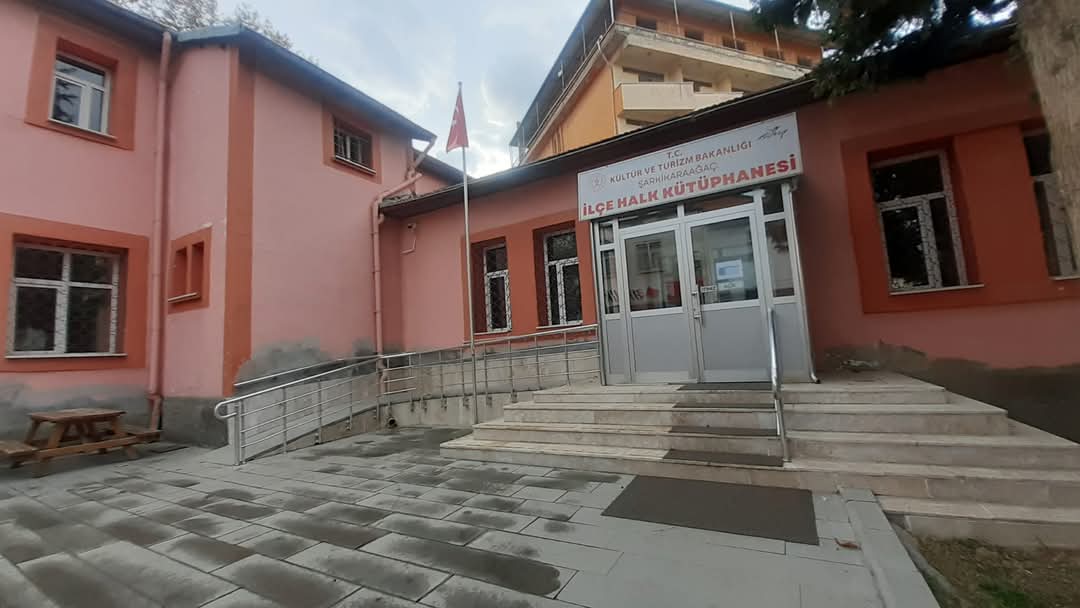 Şarkikaraağaç Halk Kütüphanesi