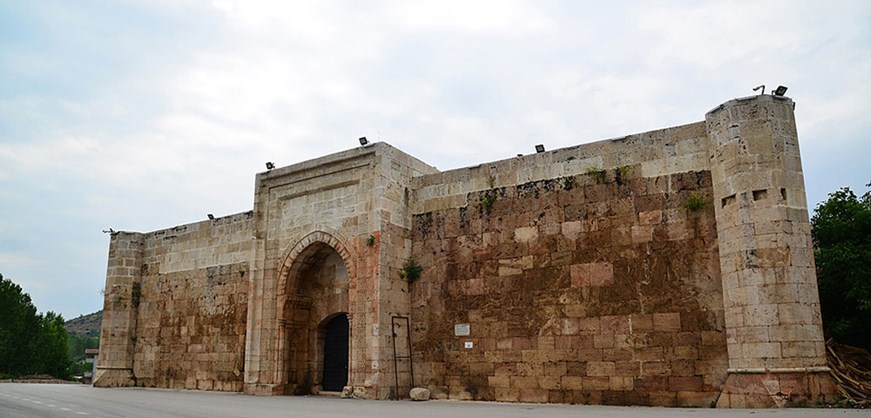 Pazar Mahperi Hatun Kervansarayı