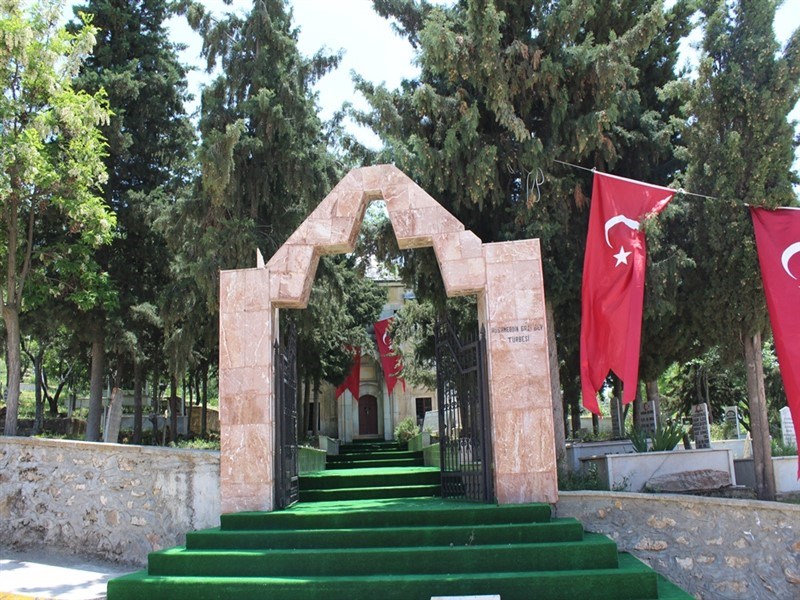 Hüsamettin Gazi Bey Türbesi