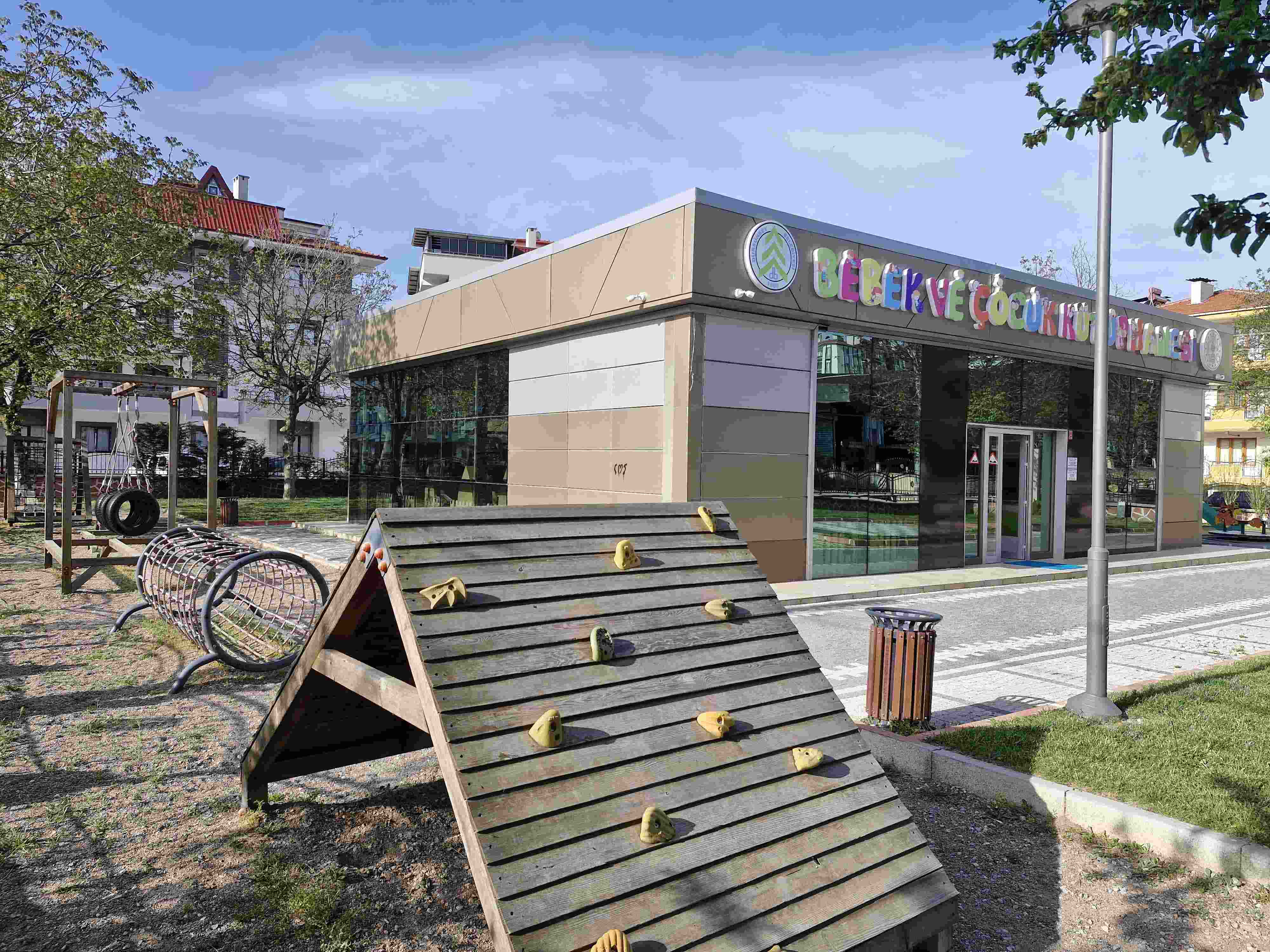 Dursunbey Bebek ve Çocuk Kütüphanesi