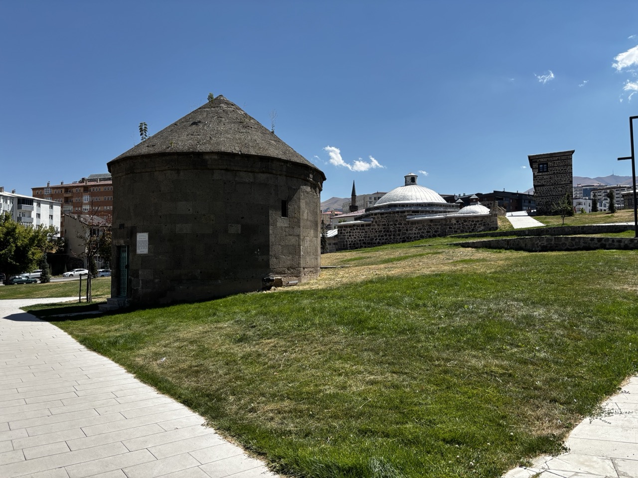 Mehdi Abbas Türbesi