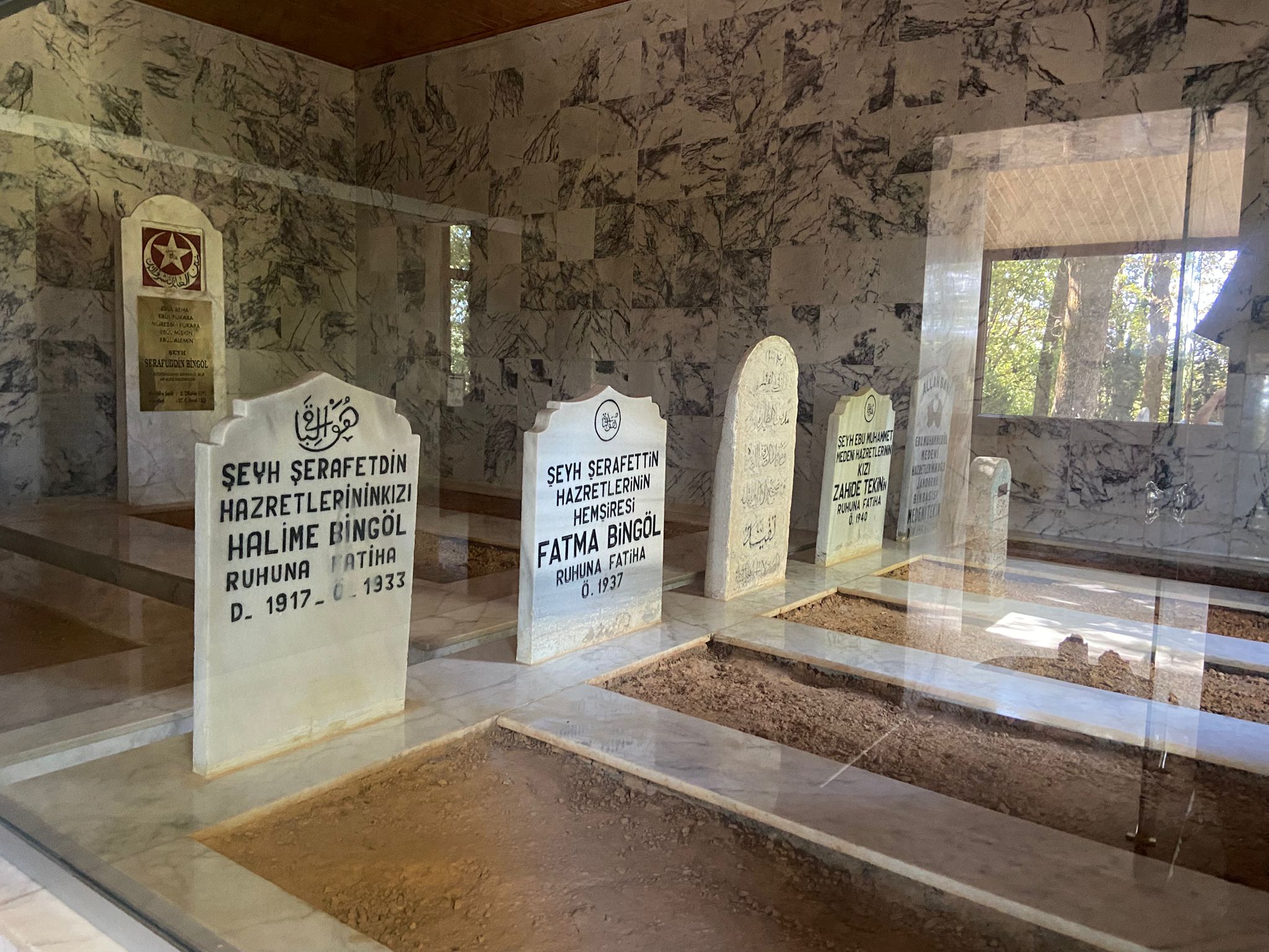 ŞEYH ŞERAFEDDİN TÜRBESİ