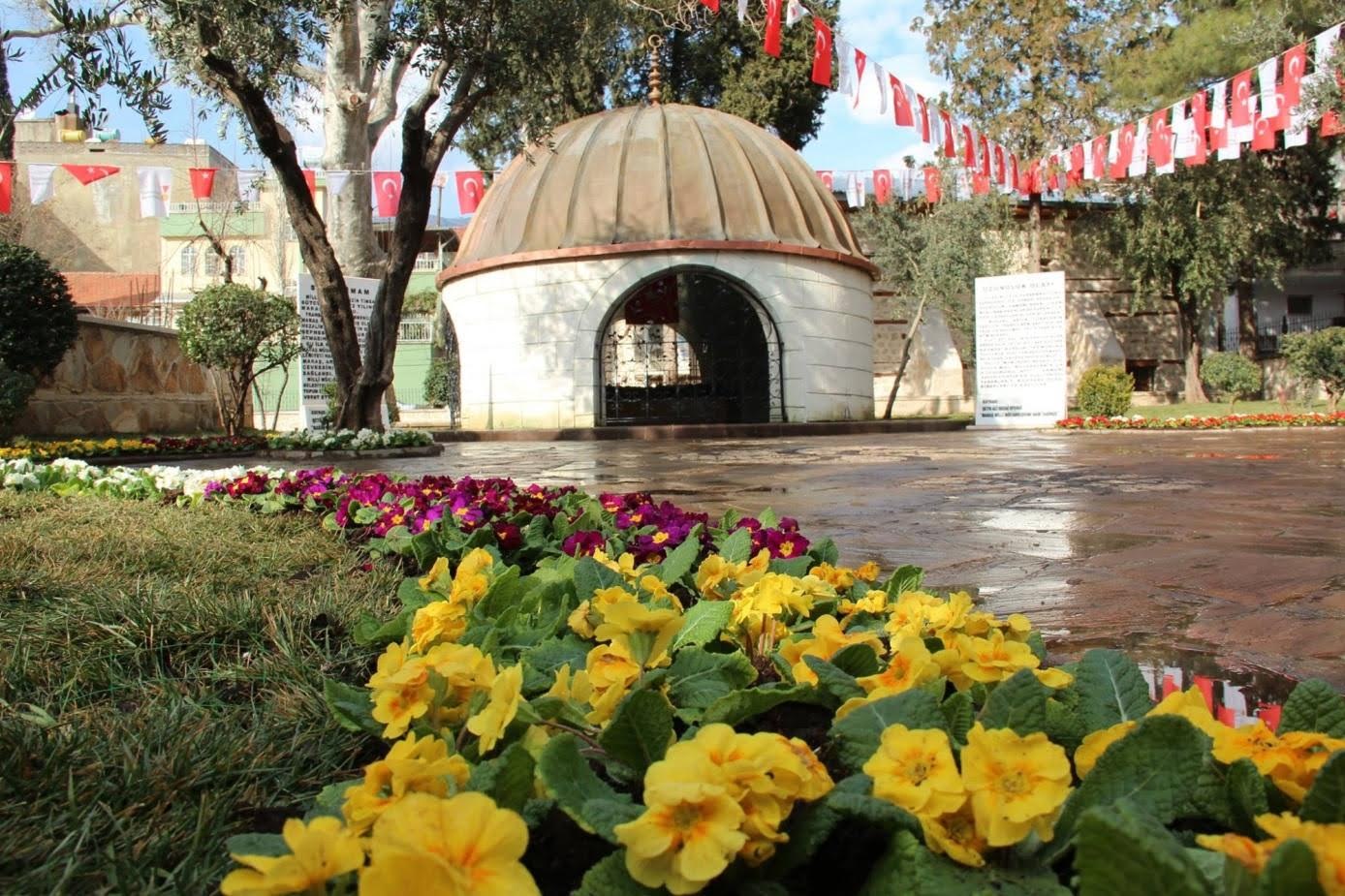 Sütçü İmam Türbesi