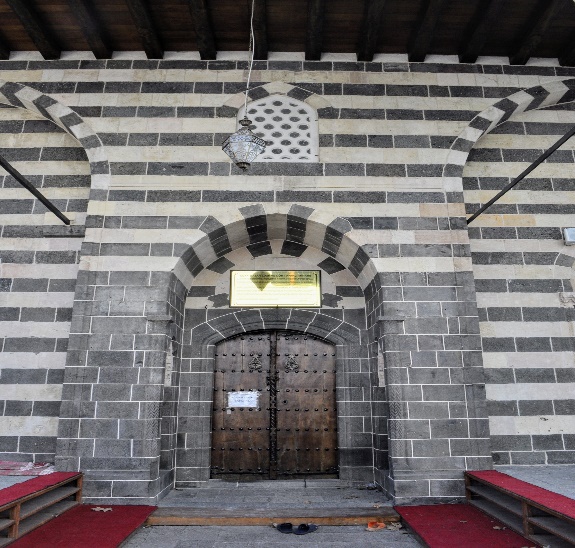 ŞEYH MUTAHHAR CAMİ VE DÖRT AYAKLI MİNARE