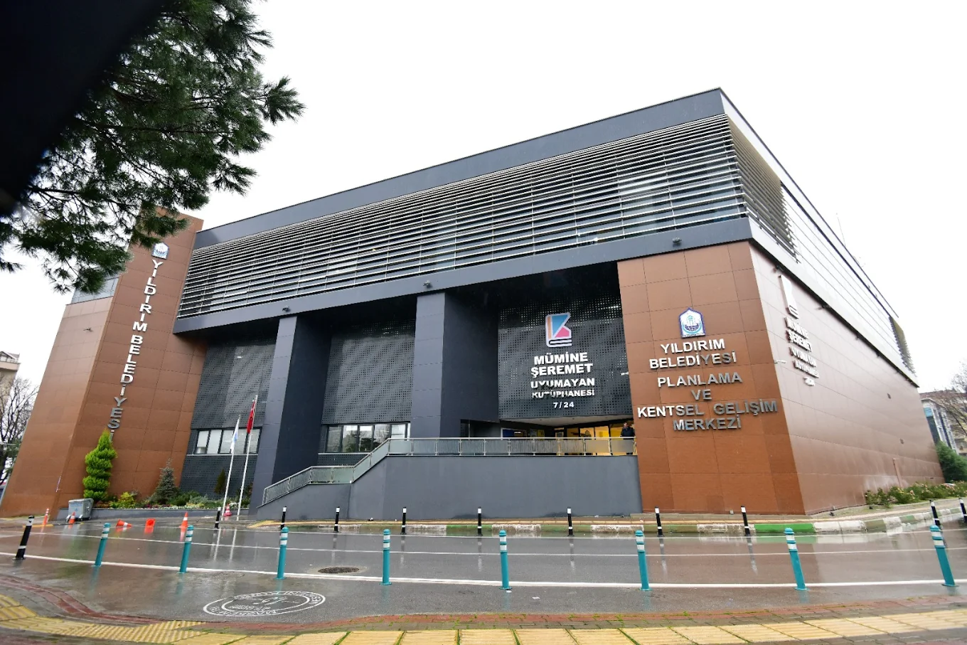 Mümine Şeremet Uyumayan Kütüphanesi