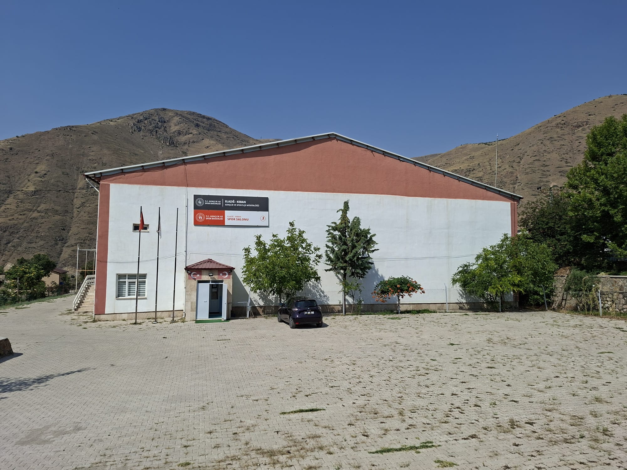 Keban Gençlik ve Spor İlçe Müdürlüğü Kapalı Spor Salonu ve Mehmetçik Stadyumu