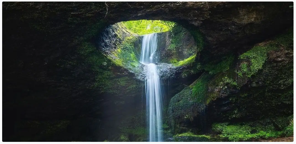 Delikli Kaya Şelalesi