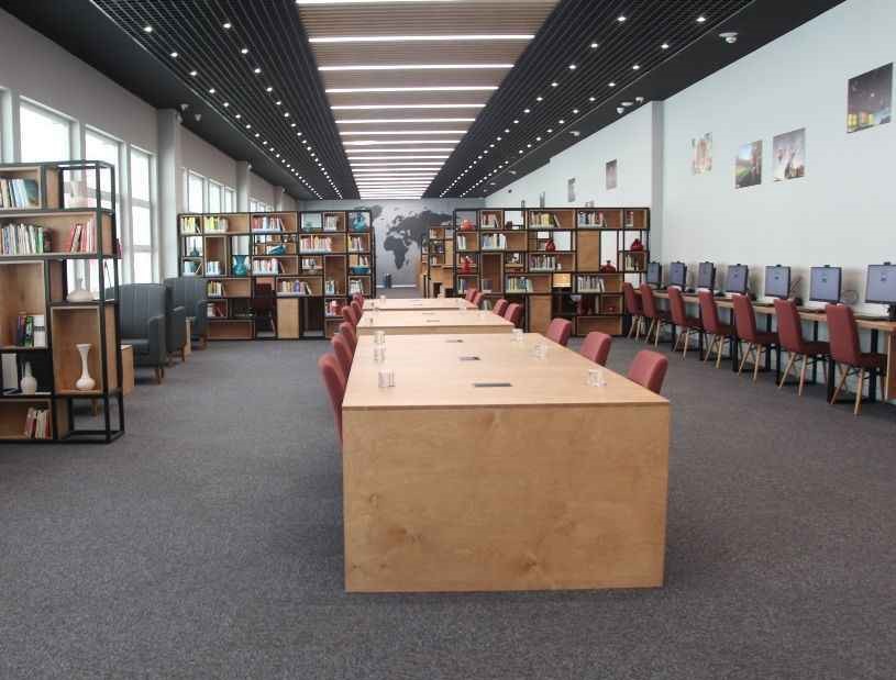 İZMİT BELEDİYESİ ÇETİN EMEÇ KÜTÜPHANESİ