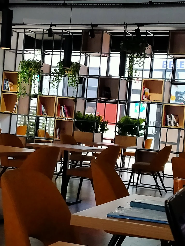 İzmit Belediyesi Leyla Atakan Kütüphanesi