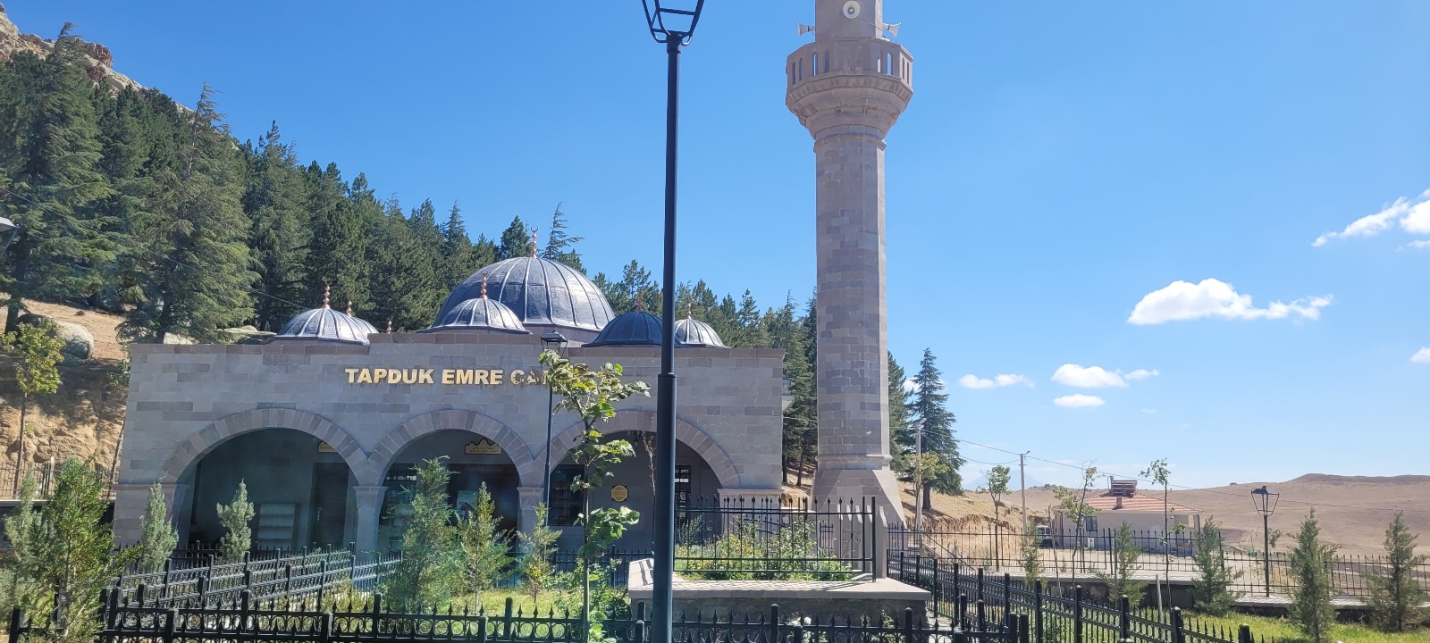 Taptuk Emre Türbesi