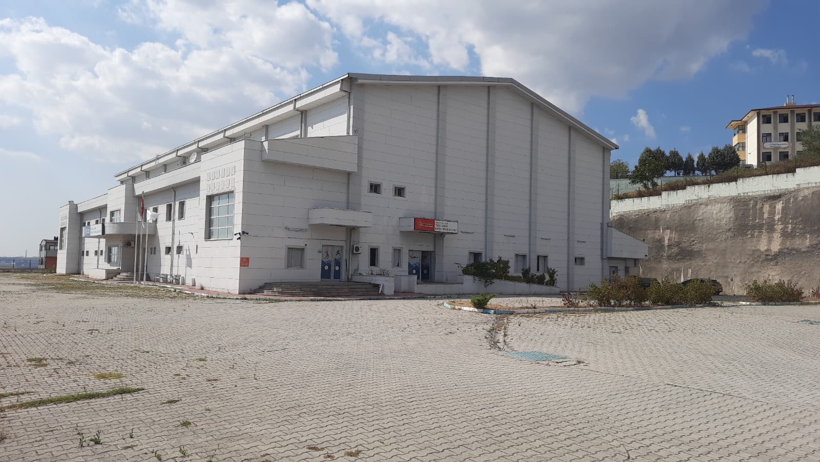 Dilovası Tuba Yakan Spor Salonu