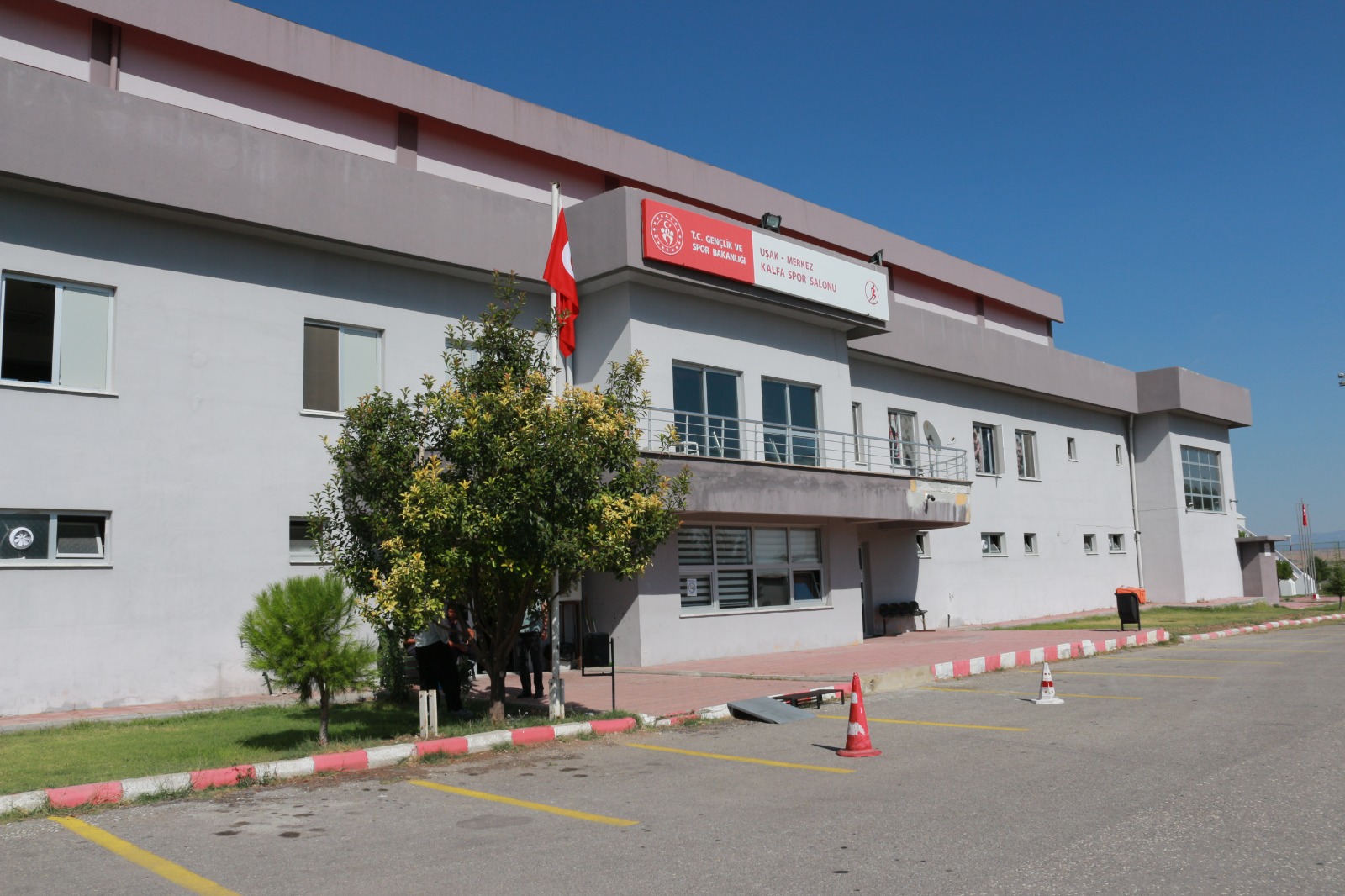 Kalfa Kapalı Spor Salonu