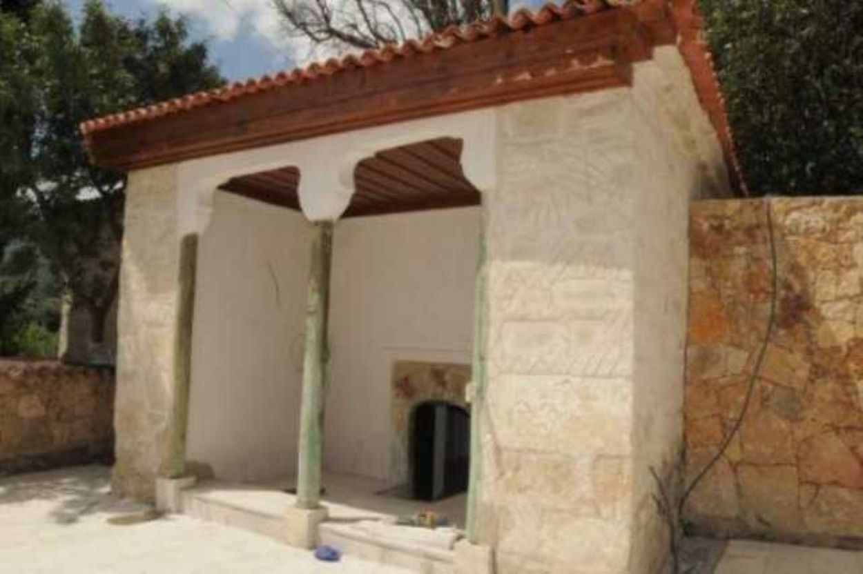 Tekkeköy (Sultan Sarı Baba) Türbesi