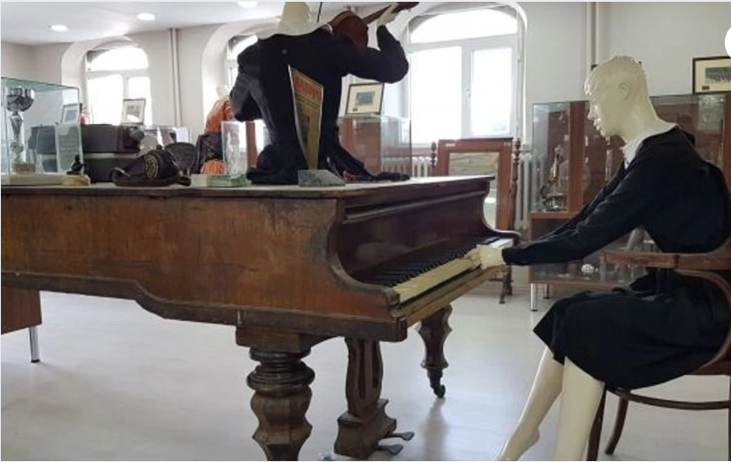 Bursa Kız Lisesi Müzesi