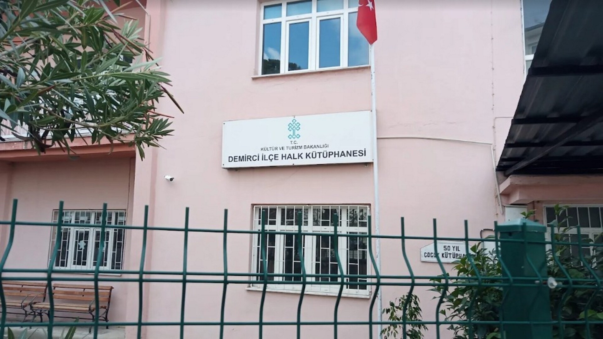 Demirci İlçe Halk Kütüphanesi