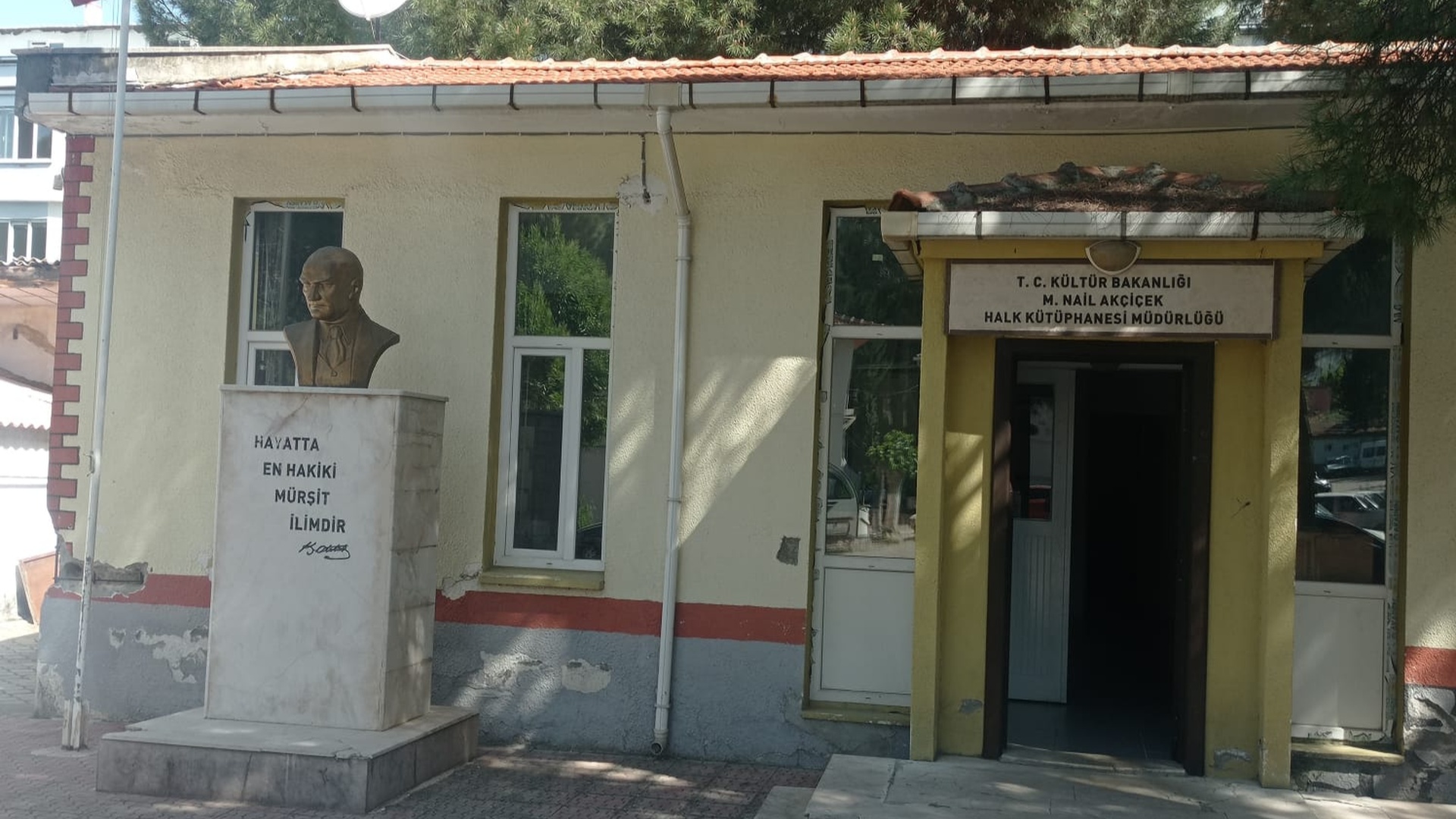 Gördes M. Nail Akçiçek İlçe Halk Kütüphanesi