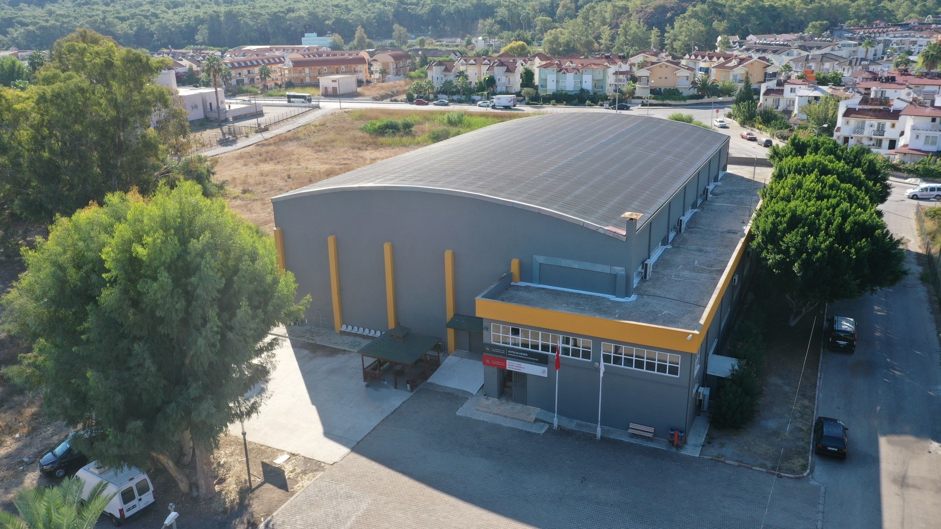 Kemer Bahri Tanrıkulu Spor Salonu