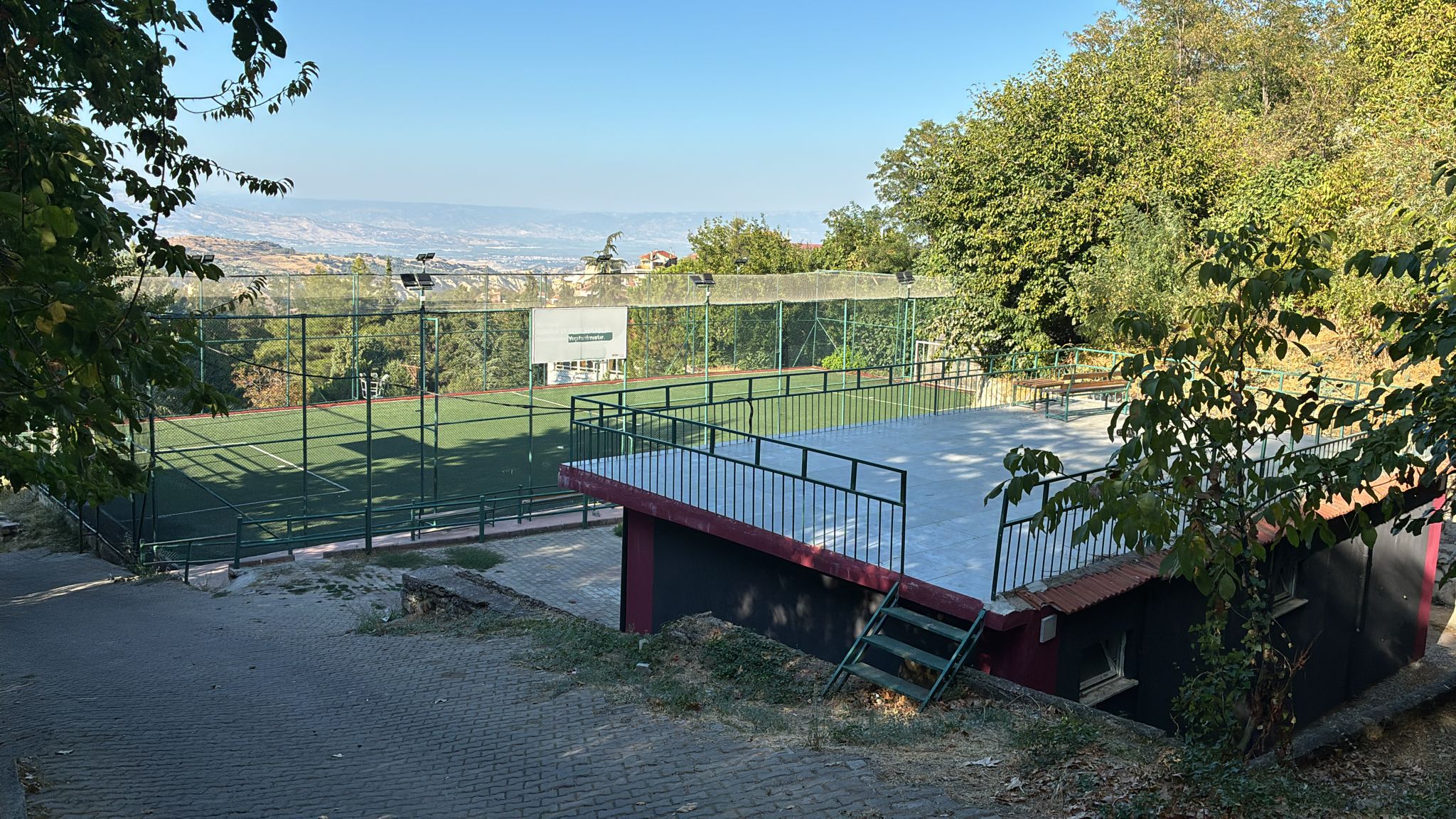 Babadağ Cumhuriyet Mahallesi Futbol Sahası