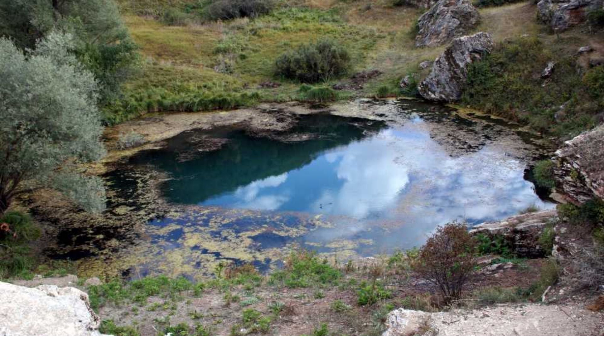 Doğanşar Dipsiz Göl ve Şelalesi