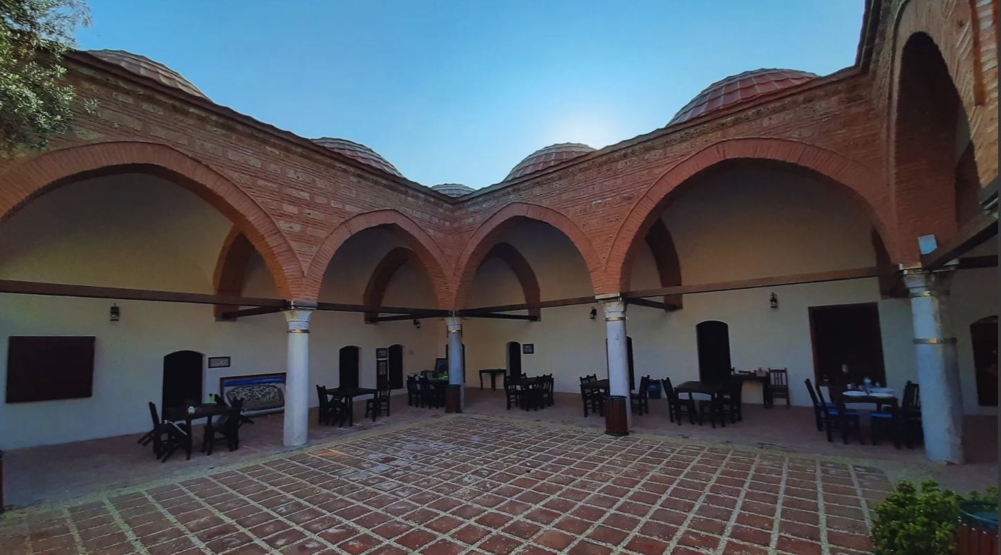 İznik Çiniciler Çarşısı (Süleyman Paşa Medresesi)