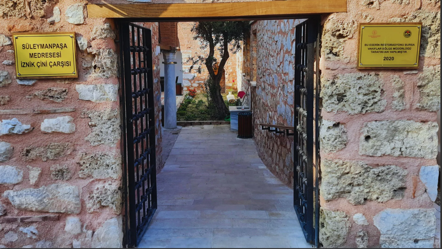 İznik Çiniciler Çarşısı (Süleyman Paşa Medresesi)