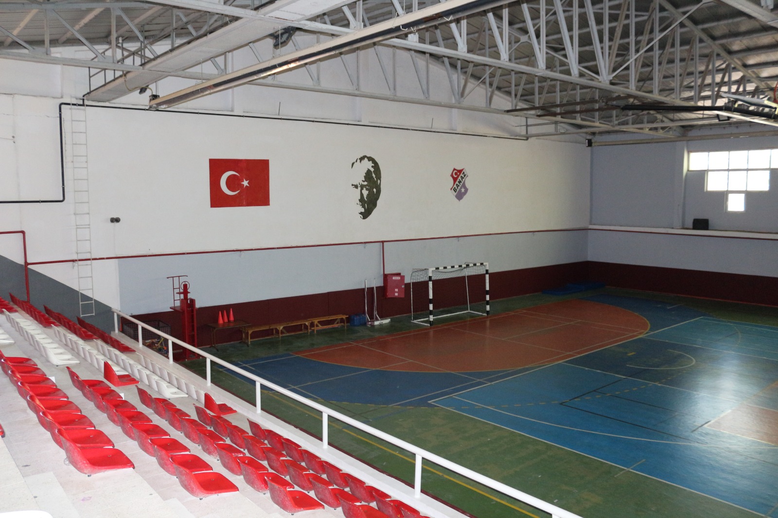 Banaz 31 Ağustos Spor Salonu
