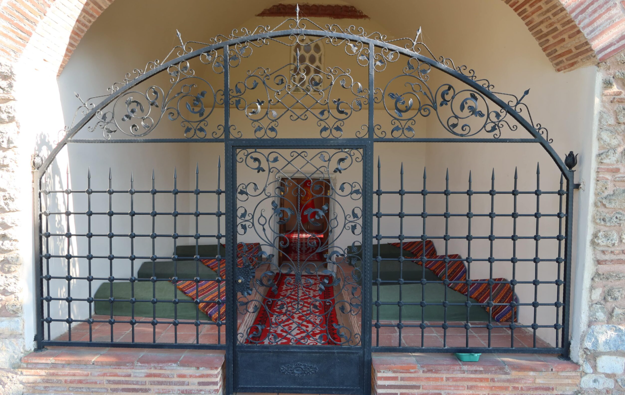 İznik Kırgızlar Türbesi