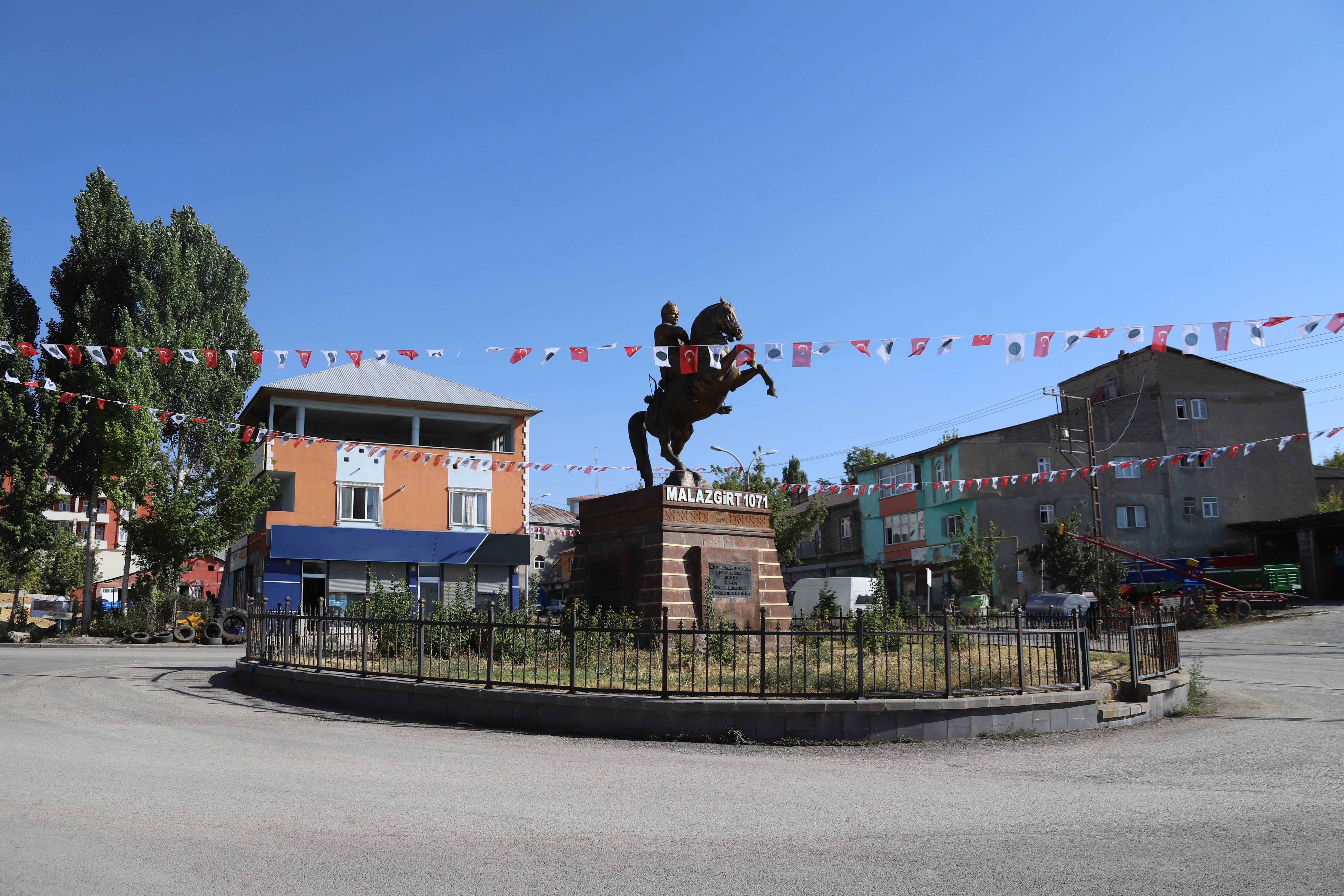 Malazgirt Alparslan Anıtı