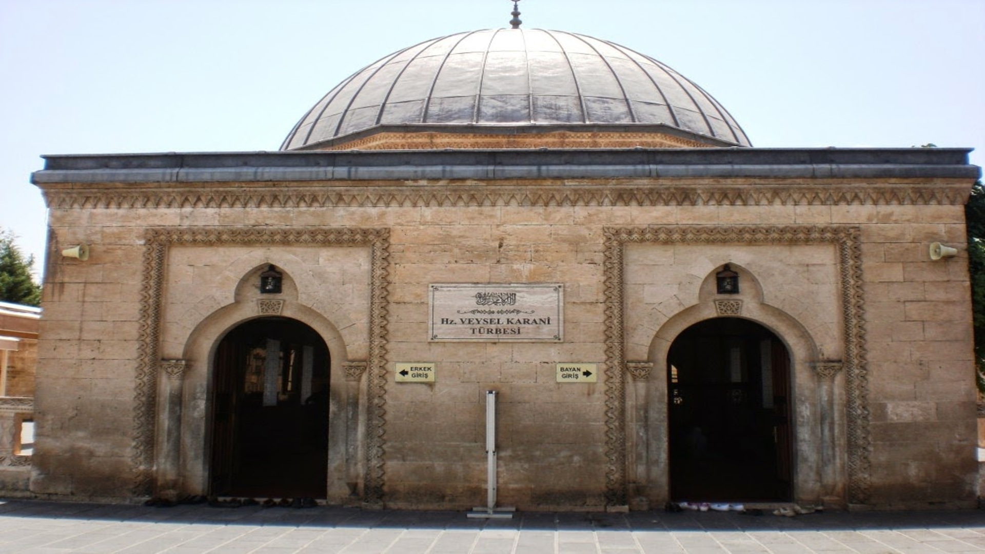 Veysel Karani Hz. Türbesi