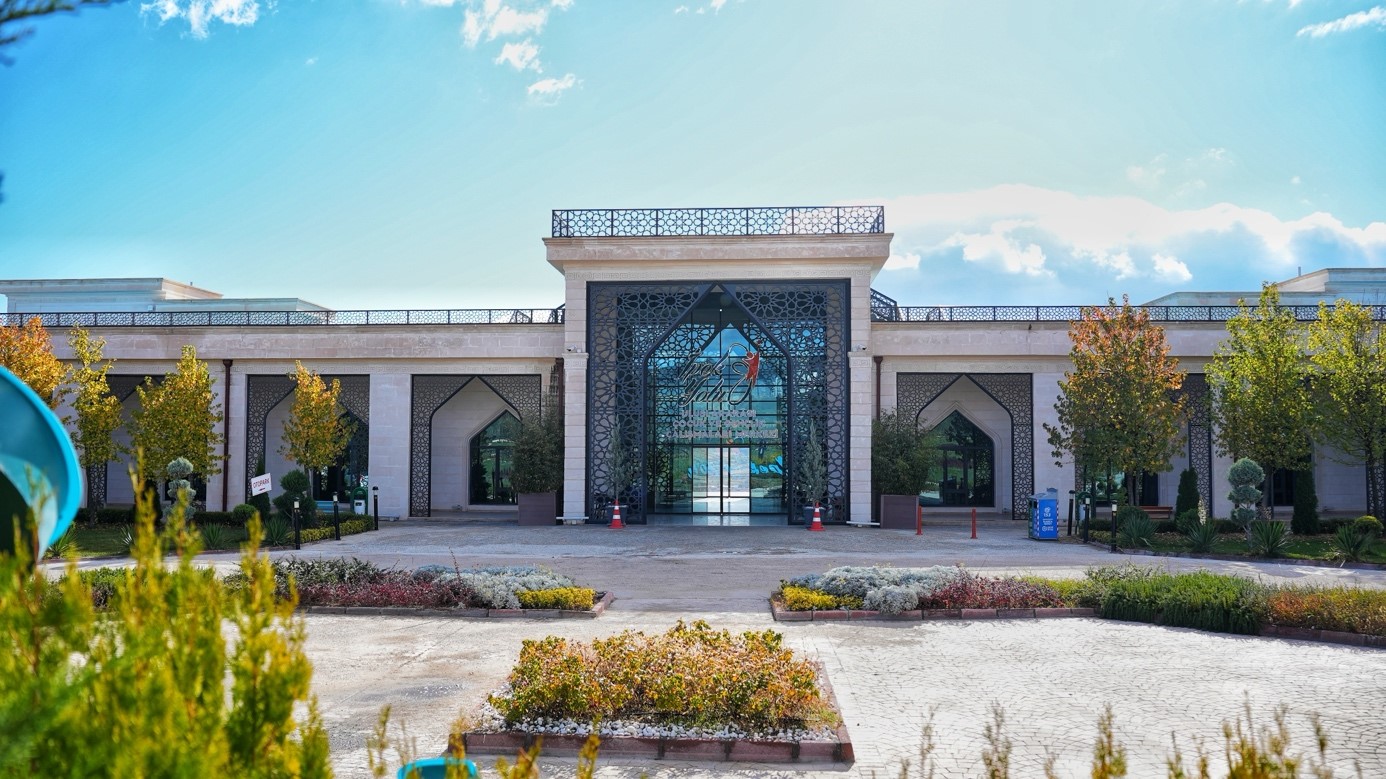 İpek Yolu Uluslararası Çocuk ve Gençlik Çalışmaları Merkezi