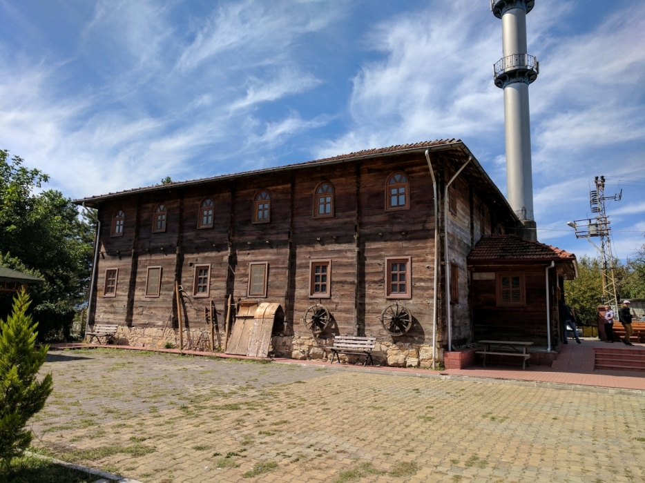 AKÇAHATİPLER ÇİVİSİZ CAMİİ