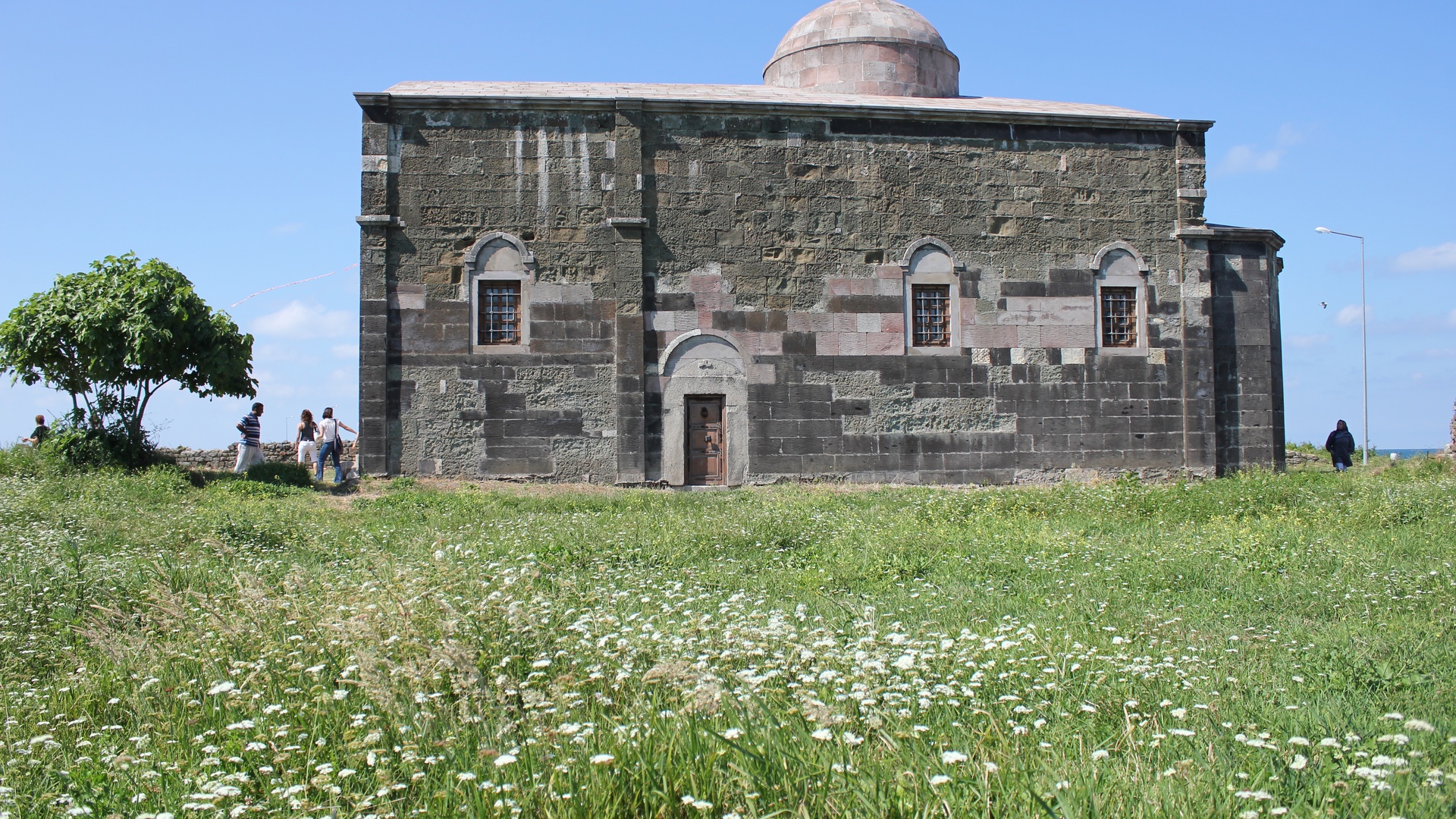 Yason Burnu, Yason Kilisesi ve Deniz Feneri