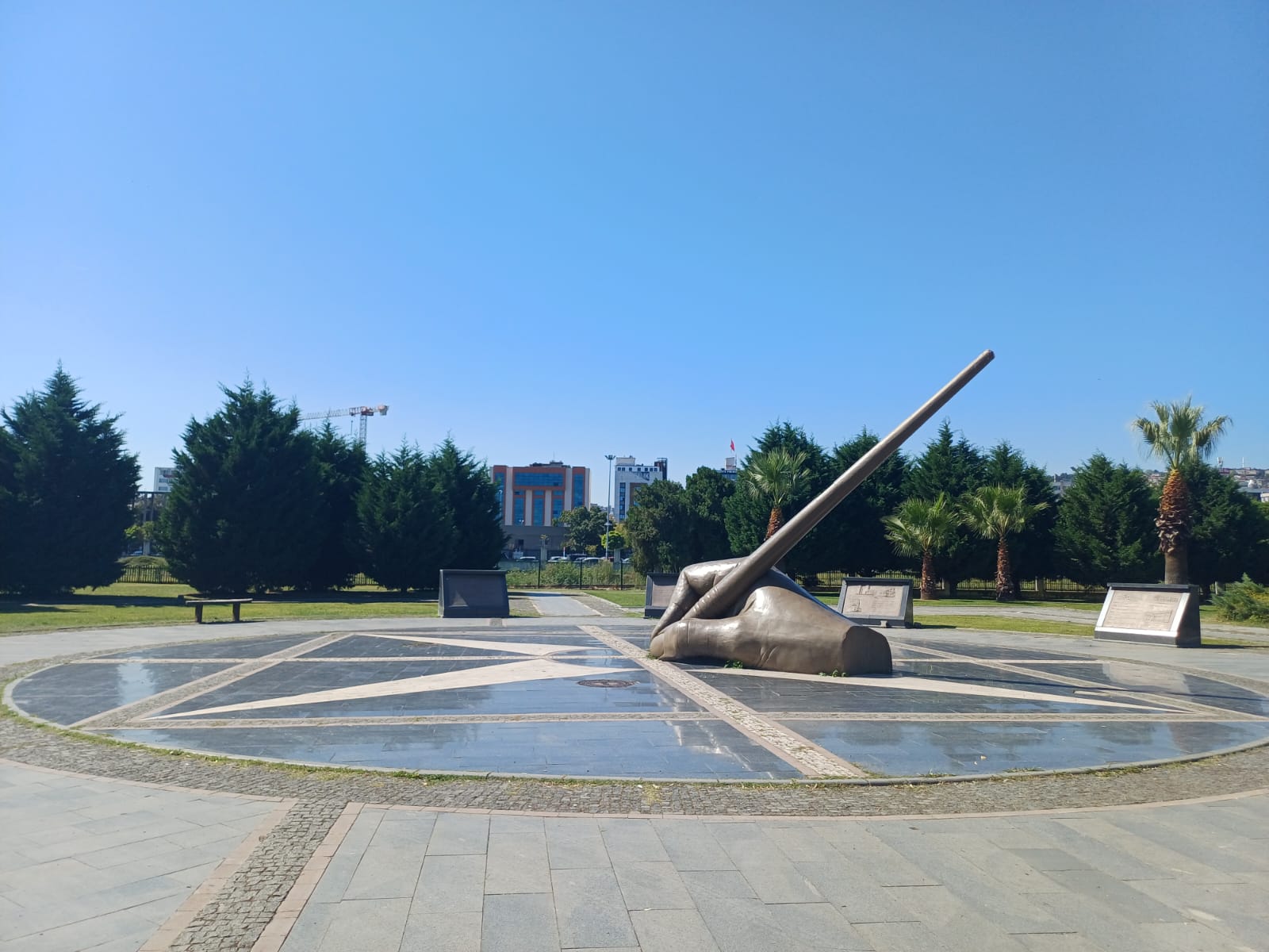 Güneş Saati Ve Samsun Panoraması Anıtı