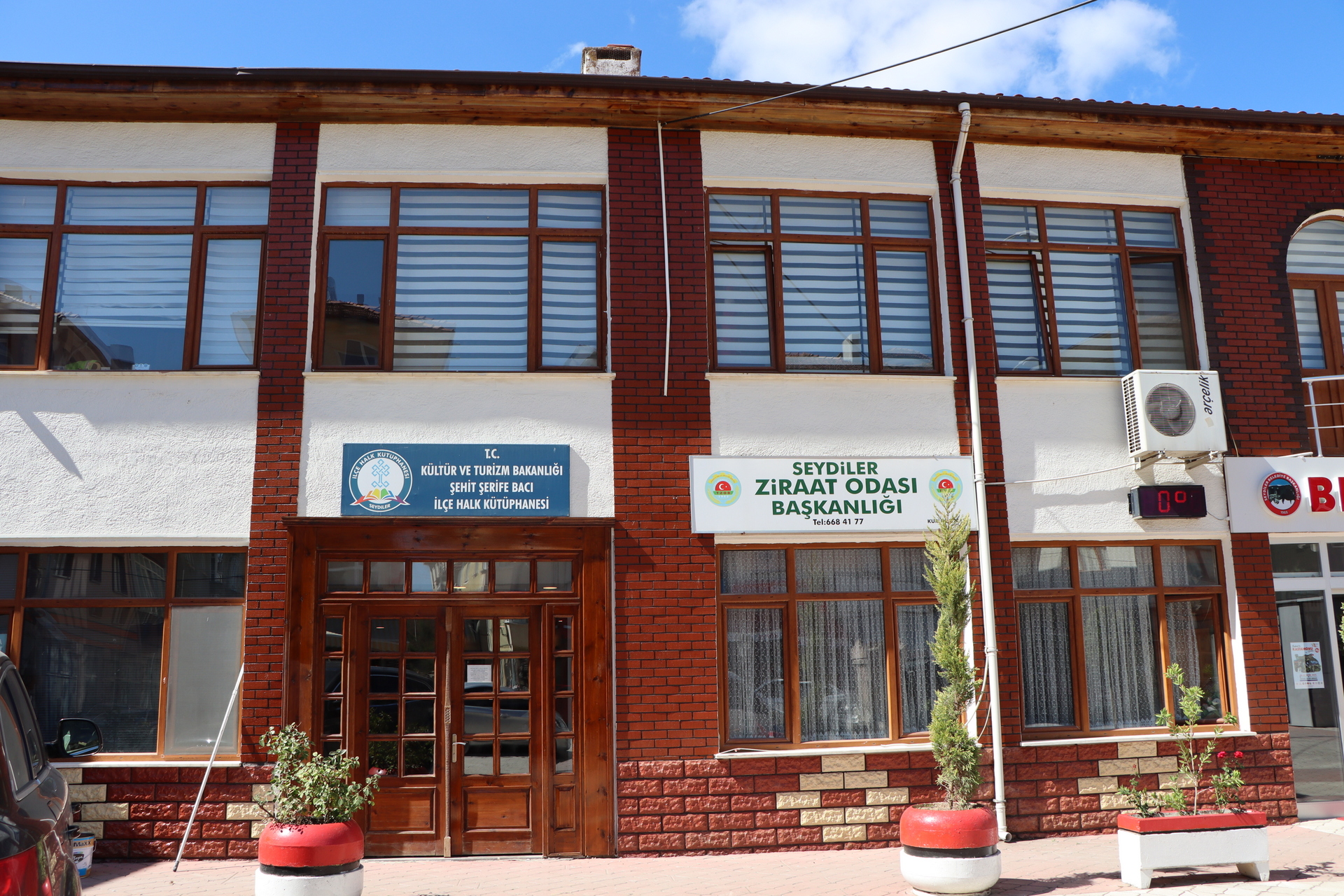 Şehit Şerife Bacı İlçe Halk Kütüphanesi