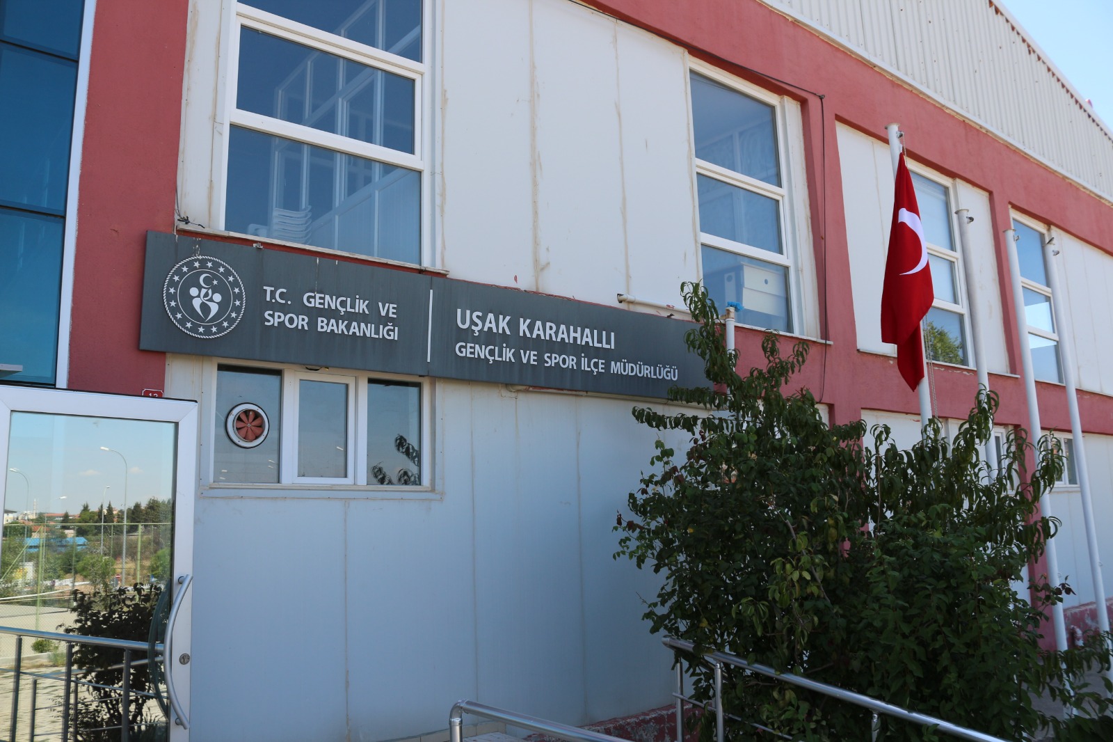 Karahallı Spor Salonu