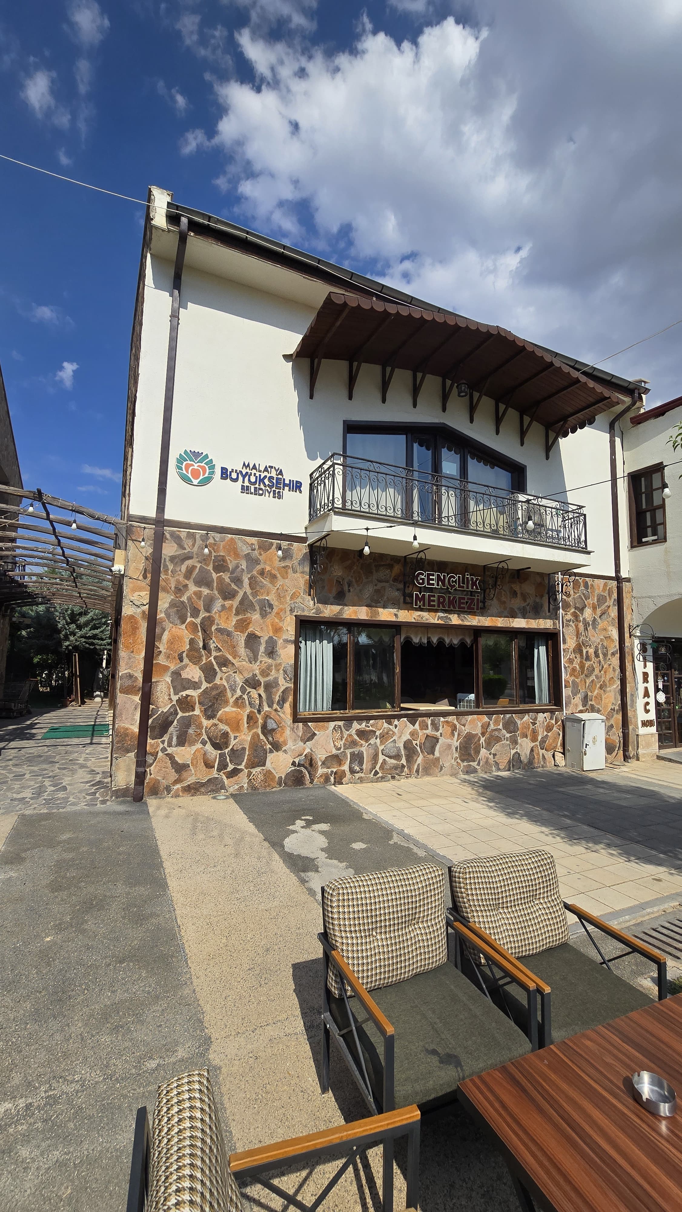 Büyükşehir Belediyesi Sanat Sokağı Gençlik Merkezi