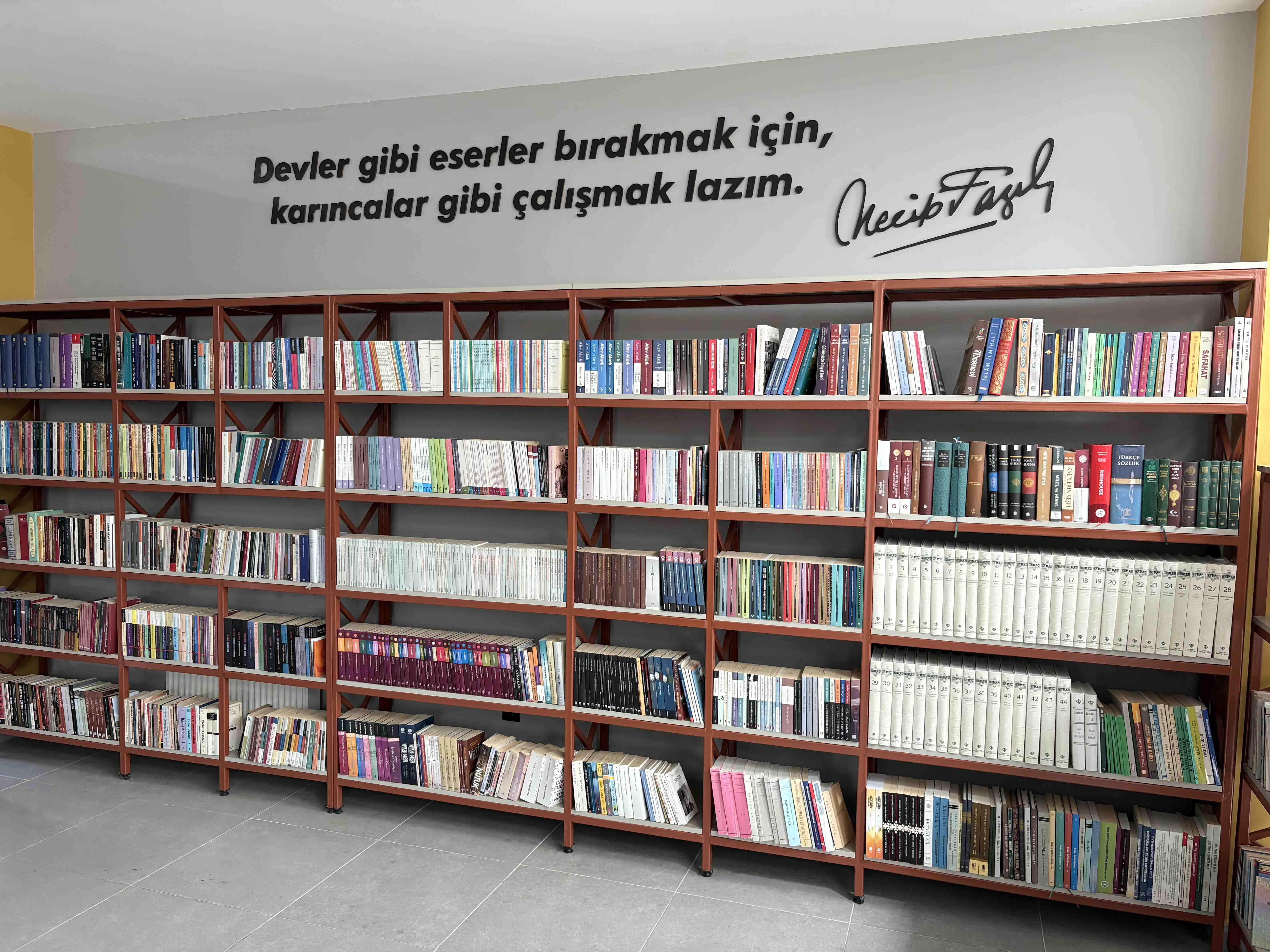 Büyükşehir Belediyesi 100. Yıl Kitap Kafe