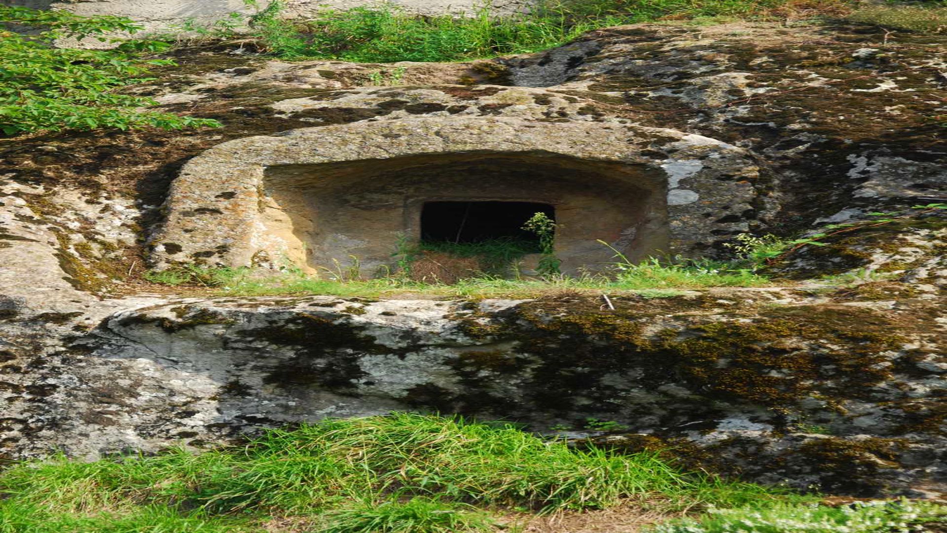 Sucuali Kaya Mezarı